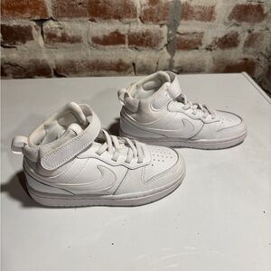 Nike Kids Court Borough Mid 2 Sneakers